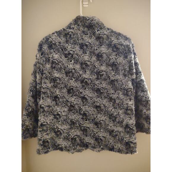 Chico's Faux Fur Swing Jacket Size 2/Medium Mob Wife Cozy Warm Chic - Picture 3 of 3